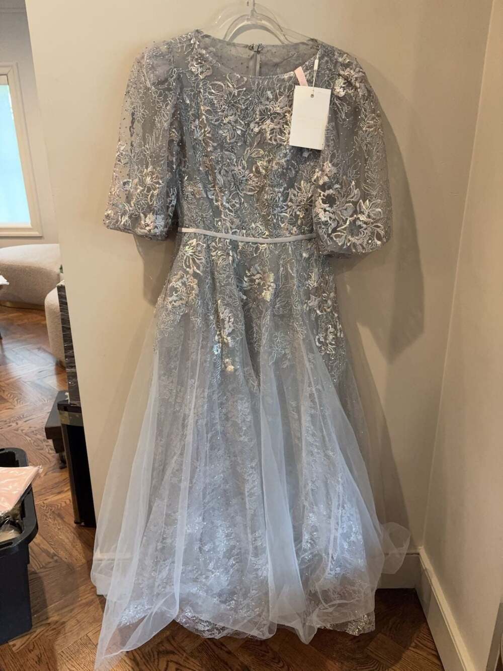 BRAND NEW Mac Duggal Embellished Lace Puff Sleeve Midi Dress in Silver SIZE 8 - Picture 4 of 6